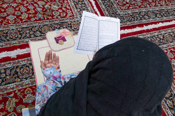 قرائت دعای‌ام داوود در حرم مطهر رضوی 