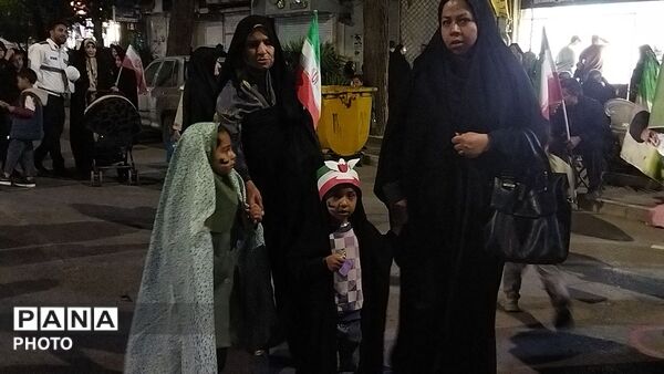 دختران نیشابوری در صف اول تجمعات-۲