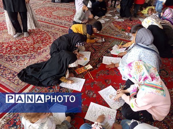 برپایی غرفه کودک در حاشیه نماز جمعه شهرستان کاشمر