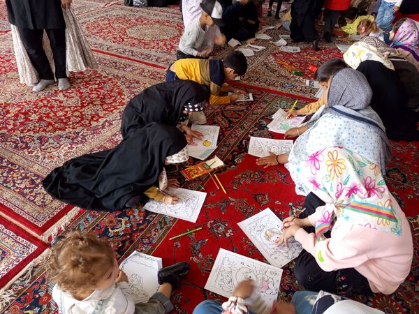 برپایی غرفه کودک در حاشیه نماز جمعه شهرستان کاشمر