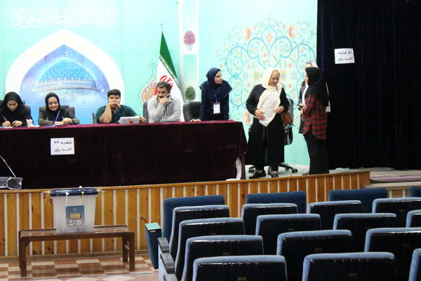 حضور پرشور مردم ولایت‌مدار بوشهر در پای صندوق‌های رأی