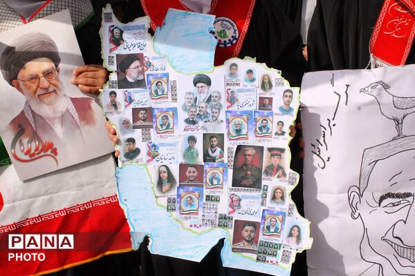 راهپیمایی تا نماز جمعه با جلوه هایی از وحدت مردم شهرستان بام و صفی‌آباد در روز قدس