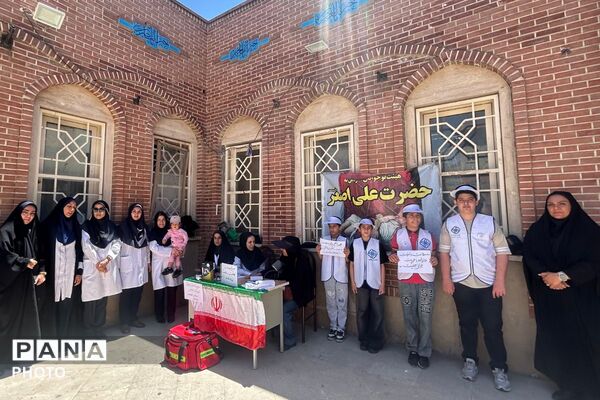 برپایی میز خدمت و ایستگاه پایش سلامتی توسط مراقبین سلامت مدارس