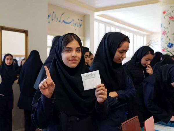 انتخابات مدرسه‌ای در دبیرستان هیات امنایی مطهره گالیکش