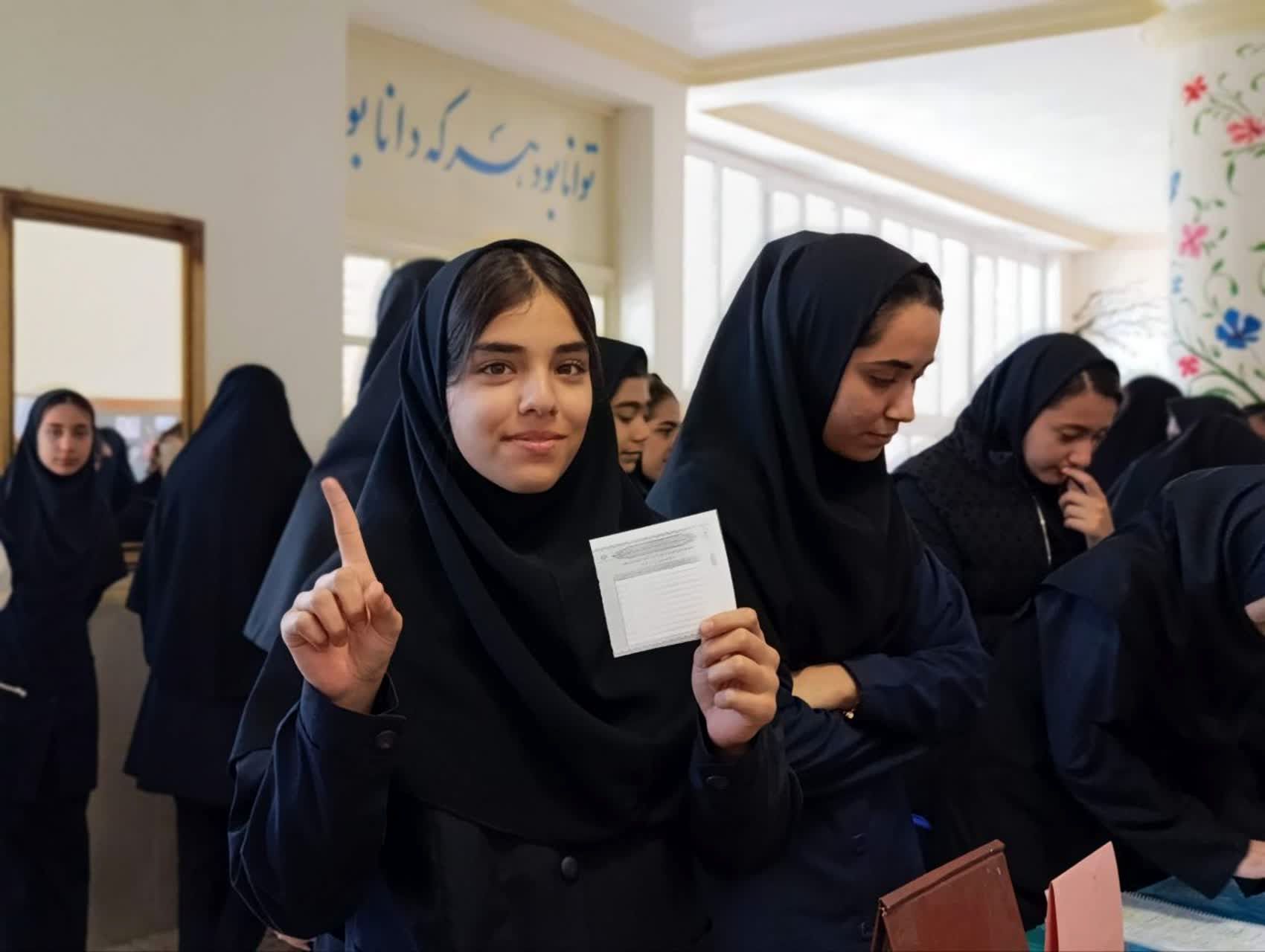 انتخابات مدرسه‌ای در دبیرستان هیات امنایی مطهره گالیکش