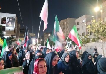 برای انتقام خون رهبرم در راهپیمایی شرکت می‌کنم 