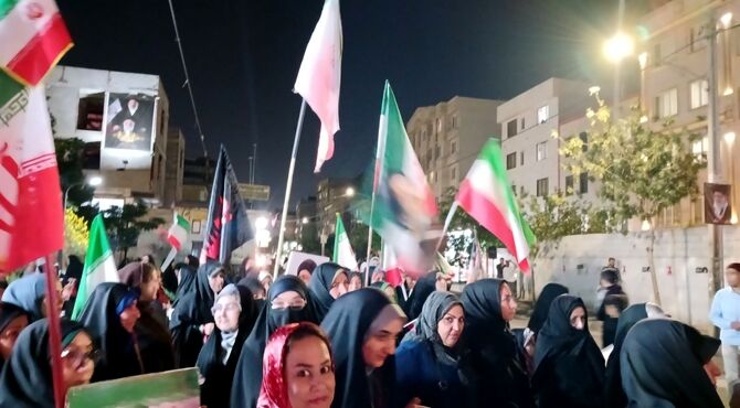 برای انتقام خون رهبرم در راهپیمایی شرکت می‌کنم 