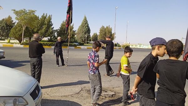 حرکت عشاق اهل بیت از موکب علی اصغری فدافن درآغازین لحظات اربعین حسینی
