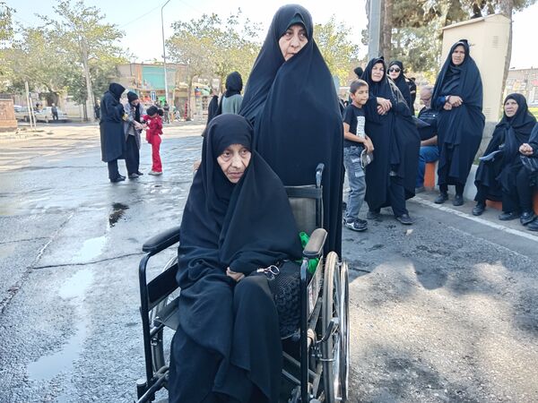 جاماندگان اربعین حسینی در  راهپیمایی حرم تا حرم نیشابور 