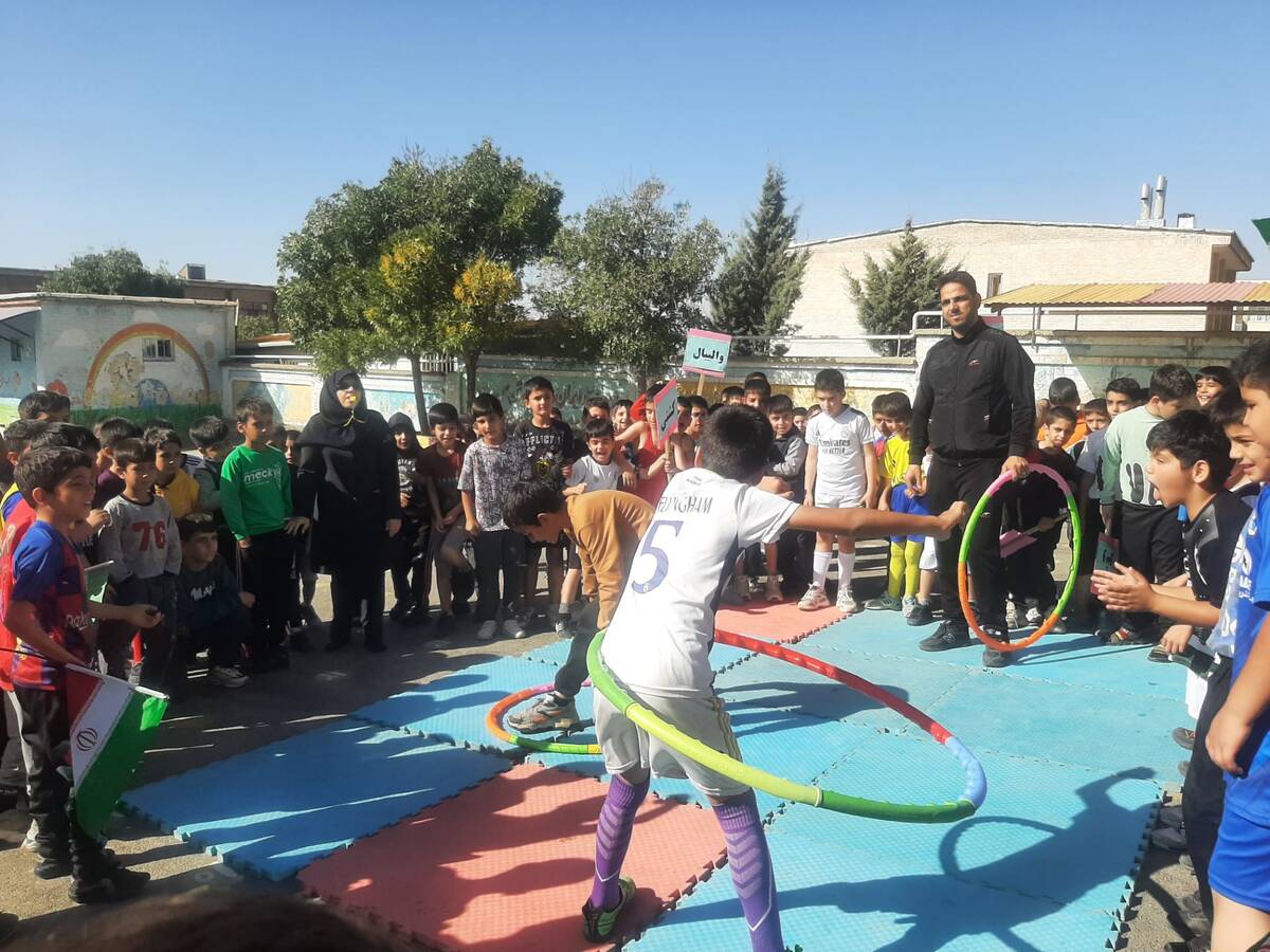شور و نشاط دانش‌آموزان در المپیاد ورزشی مدرسه شهید عزیزی اسدآباد