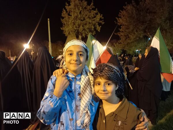 دهه نودی‌ها و هشتادی‌ها در تویسرکان به میدان آمدند