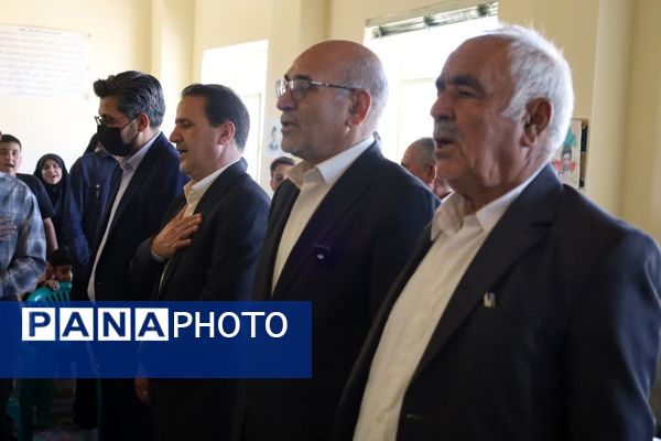 بازدید مدیرکل آموزش و پرورش استان یزد از آموزشگاه شهید نواب صفوی بهاباد