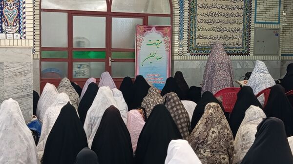 نماز جمعه با حضور دانش‌آموزان فعال بسیجی شهر بن