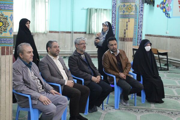  نمایشگاه هفته ماها در مدرسه امام موسی کاظم (ع)