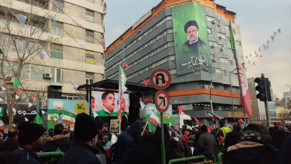 جشن پیروزی انقلاب در خیابان‌های تهران