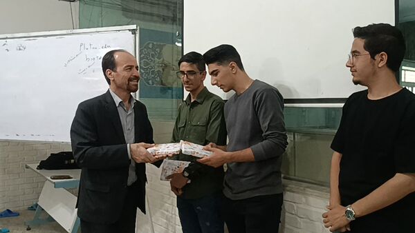 جلسه تبادل تجربه با رتبه ۵ کنکور در دبیرستان شاهد ابوذر غفاری 