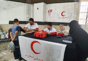 میز خدمت هلال‌احمر در مهرشهر کرج 