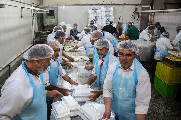 آشپرخانه حرم حضرت معصومه(س) در شب میلاد امام حسن مجتبی(ع)