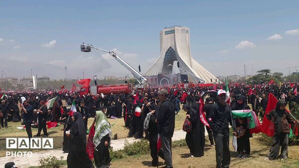 میدان آزادی؛ خروش عاشقان در بدرقه رهبر شهید