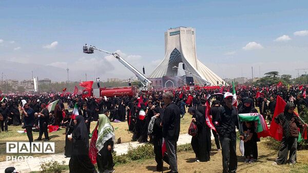 میدان آزادی؛ خروش عاشقان در بدرقه رهبر شهید