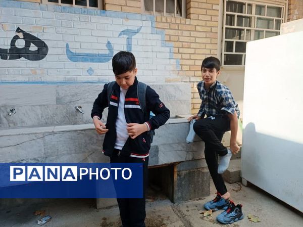 برپایی نماز جماعت ظهر و عصر در آموزشگاه شهید رجایی یک بجنورد