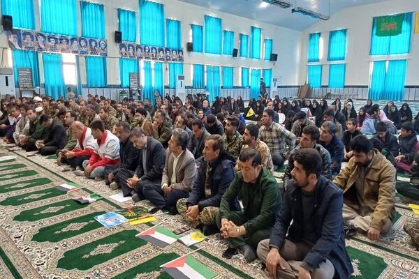 حضور پرشور دانش‌آموزان و فرهنگیان بخش دیشموک در گرامیداشت یوم‌الله 9 دی