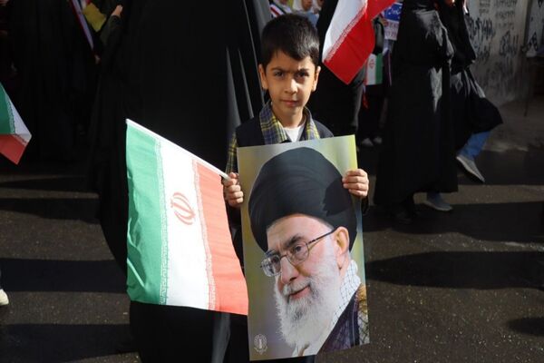 حضور پرشور دانش‌آموزان پاکدشتی در راهپیمایی روز ۱۳ آبان