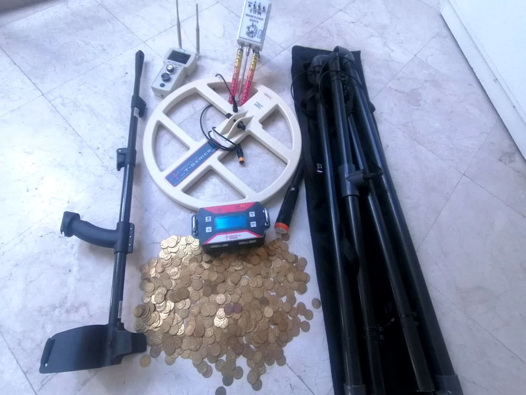 کشف ۷۳۴ سکه و ۴ دستگاه فلزیاب و دستگیری ۲ متهم در شهرستان شیروان