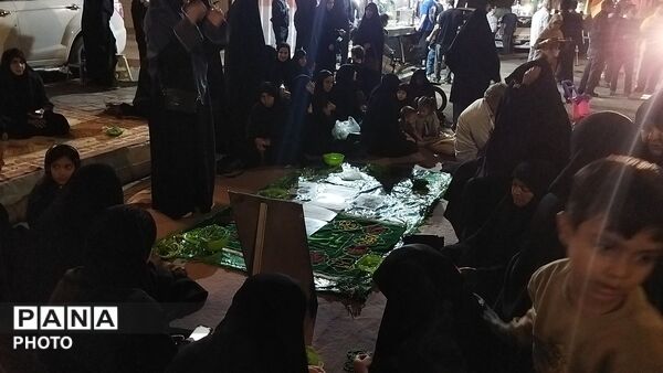 سفره حضرت رقیه در دل مراسم شب دوم محرم در بلوار فضل نیشابور 