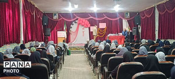 جشنی به پاس تجلیل از افتخار آفرینی دانش آموزان دبیرستان وکیلی۱۰