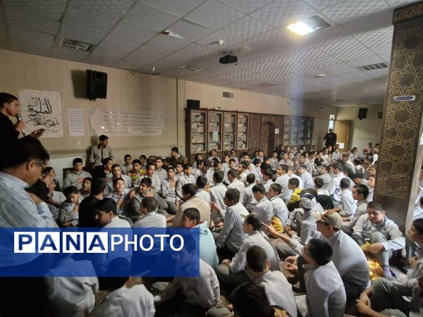 شادی دانش‌آموزان مشهدی در پی عملیات غیور مردان نیروهای سپاه وتجمع در مهدیه مشهد