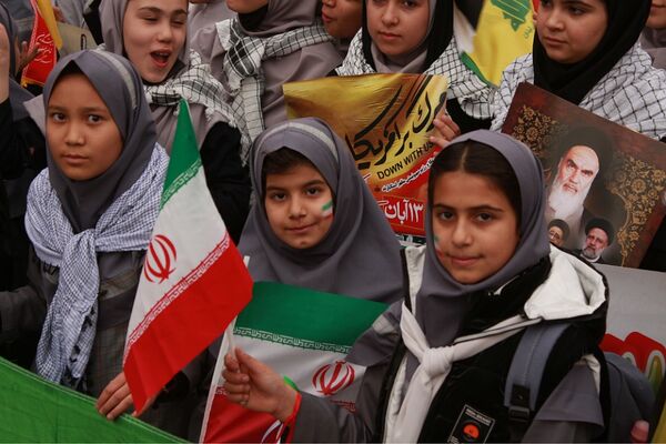 راهپیمایی روز دانش‌آموز در بهارستان 2