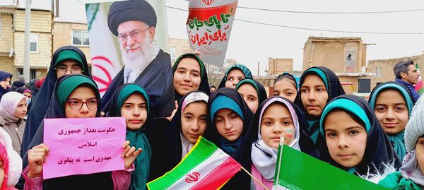 خروش مردم  فلارد در راهپیمایی ۲۲ بهمن