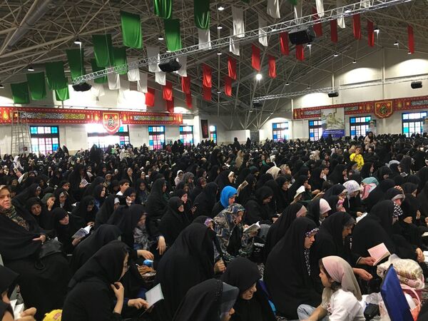 برپایی مراسم دعای عرفه در گلستان شهدای اصفهان