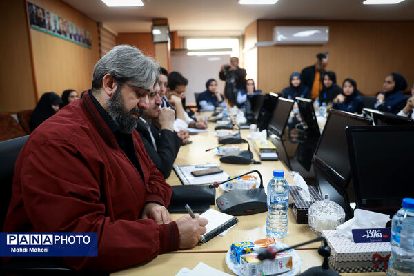نشست صمیمی معاون آموزش متوسطه وزارت آموزش و پرورش با دانش‌آموز خبرنگاران خبرگزاری پانا