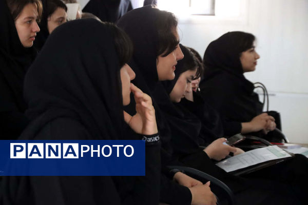 دانش آموزان اسلامشهری هنرستان شهدای واوان میزبان مراسم افتتاحیه نمایشگاه پوستر "پدر طالقانی"