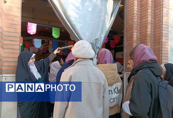 یادمان شهدای گمنام و موزه آثار شهدا و ایثاگران میزبان دانش‌آموزان دبیرستان هدی 2