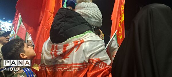 مردم کرج با راهپیمایی‌های هرشب مشت محکمی بر دهان دشمنان متجاوز زدند