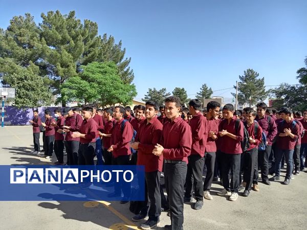 مراسم تقدیر از دبیران دبیرستان نمونه آیت الله خامنه‌ای