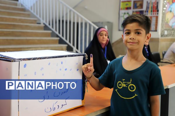 حضور پر شور مردم مشهد در چهاردهمین دوره انتخابات ریاست‌جمهوری 