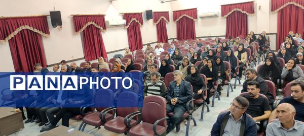 انتخابات انجمن و اولیا و مربیان مدرسه نمونه دولتی فرزانگان شهرستان شیروان 