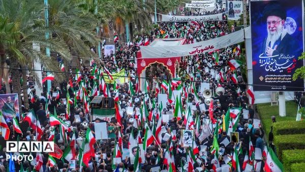 وداع حماسی دریادلان هرمزگان با فرمانده شهید علیرضا تنگسیری در بندرعباس