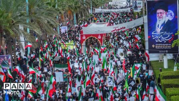 وداع حماسی دریادلان هرمزگان با فرمانده شهید علیرضا تنگسیری در بندرعباس