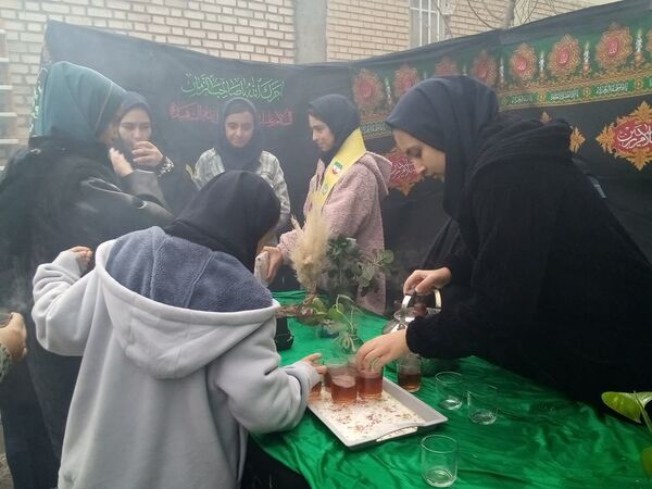 برپایی موکب شهادت حضرت فاطمه(س) در دبیرستان دخترانه نوید ناحیه ۵ مشهد