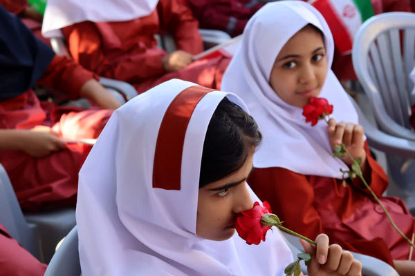 شکفتن لاله‌های دانش در دبستان حضرت رقیه کوهدشت؛ آغاز سال تحصیلی با شمیم ایثار و مقاومت