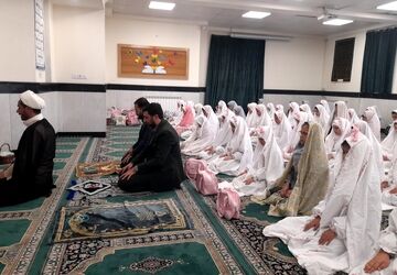 دوشنبه‌های نماز با حضور مسئولین در دبستان پورشهریاری