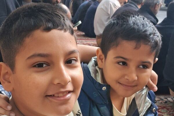 حضور دانش‌آموزان و فرهنگیان ناحیه دو شهرری در نماز جمعه 