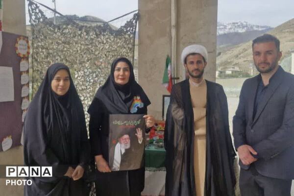 غبارروبی مزار شهدا به یاد دانش آموزان شهید
