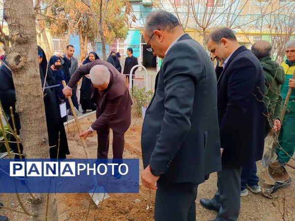 روز درختکاری در منطقه ۱۶