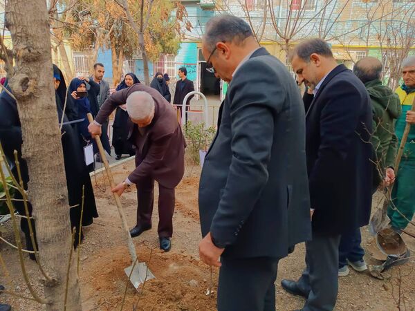 روز درختکاری در منطقه ۱۶
